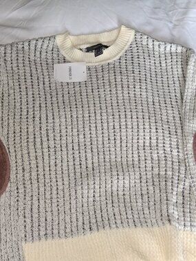Brand New Forever 21 Sweater Size  Small